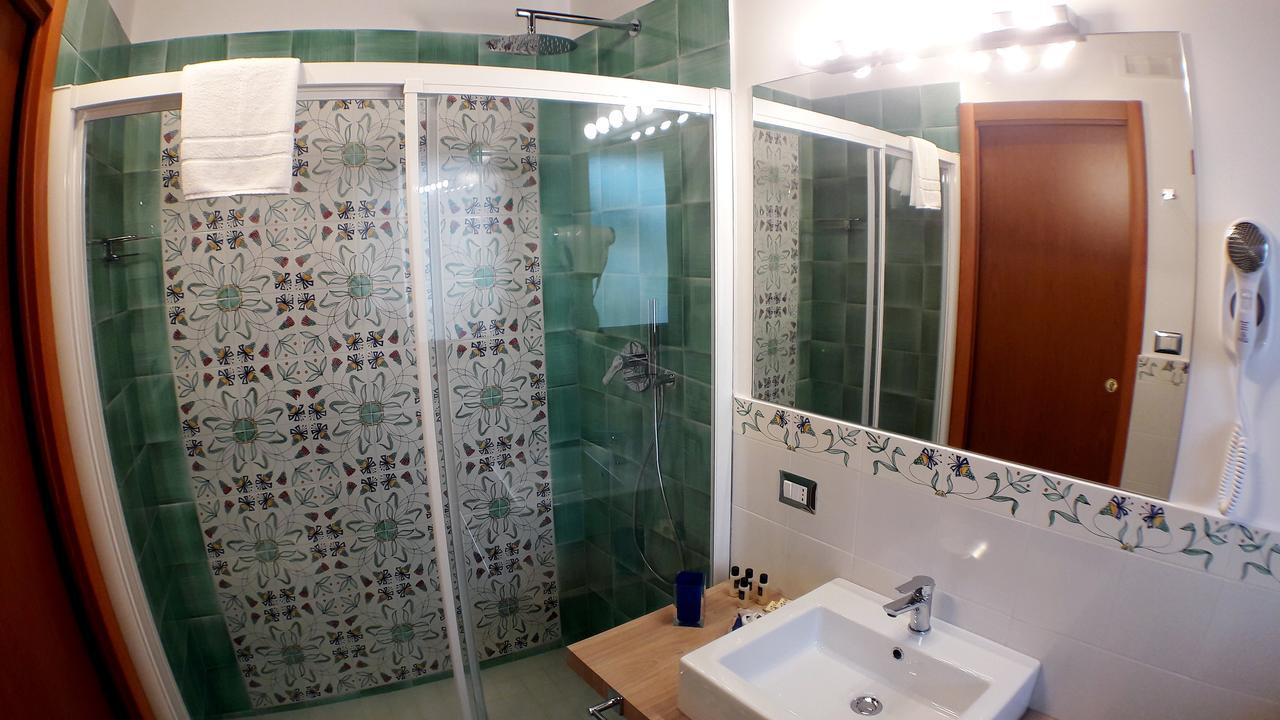 La Cattedrale Dai Tetti Bed & Breakfast Trani Dış mekan fotoğraf